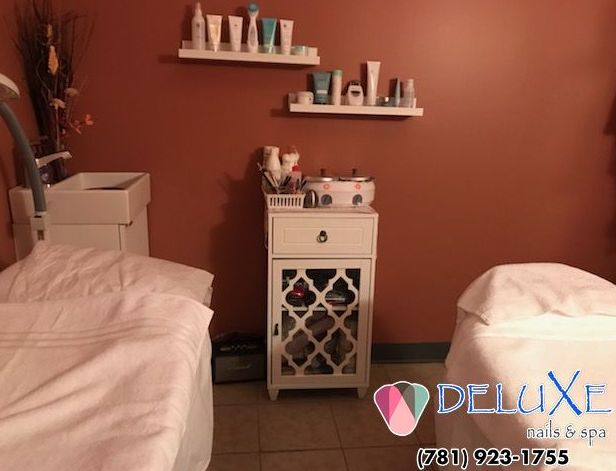 DELUXE NAILS & SPA